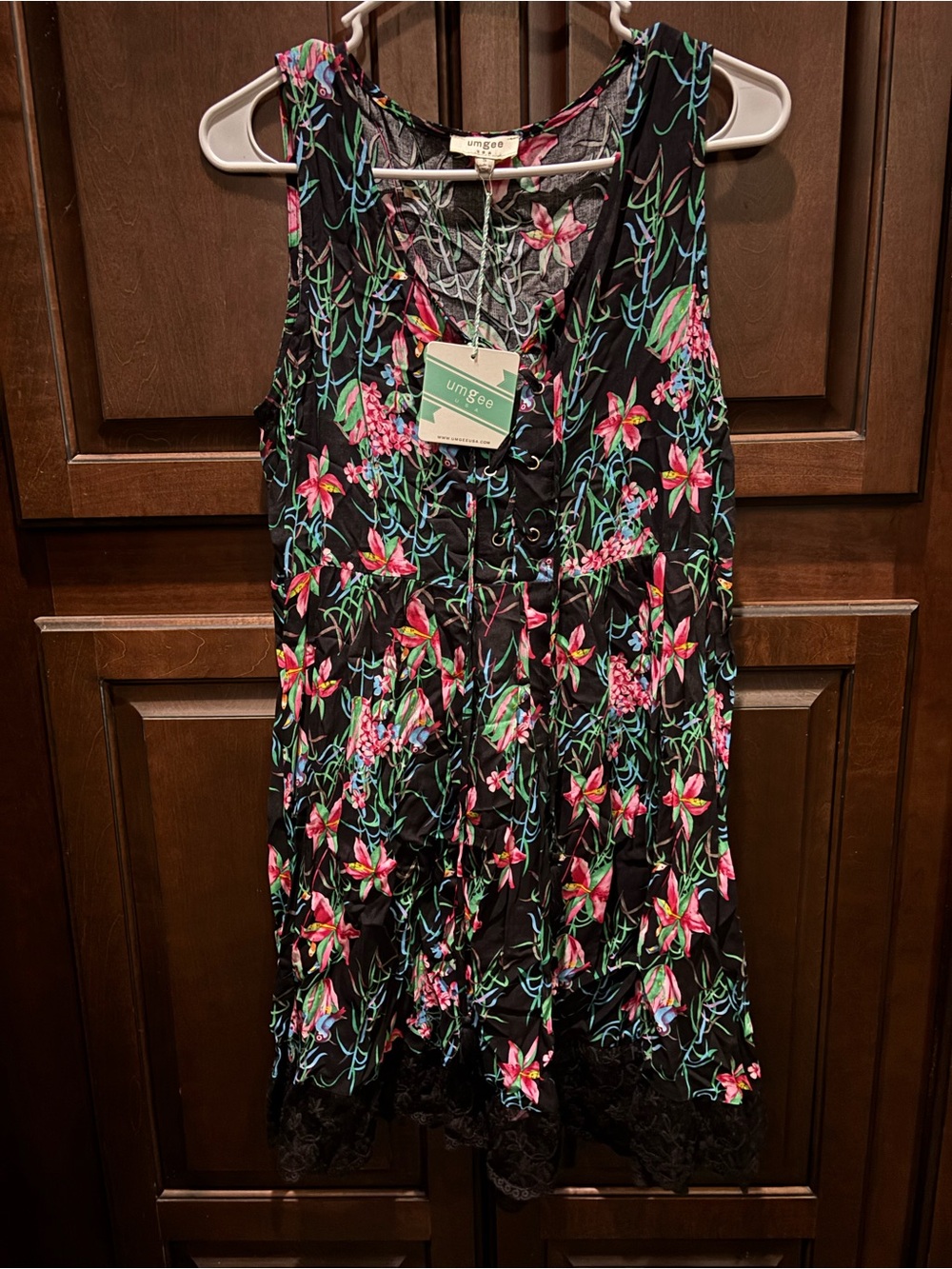 Umgee Black Floral Lace-Hem Sleeveless Camisole